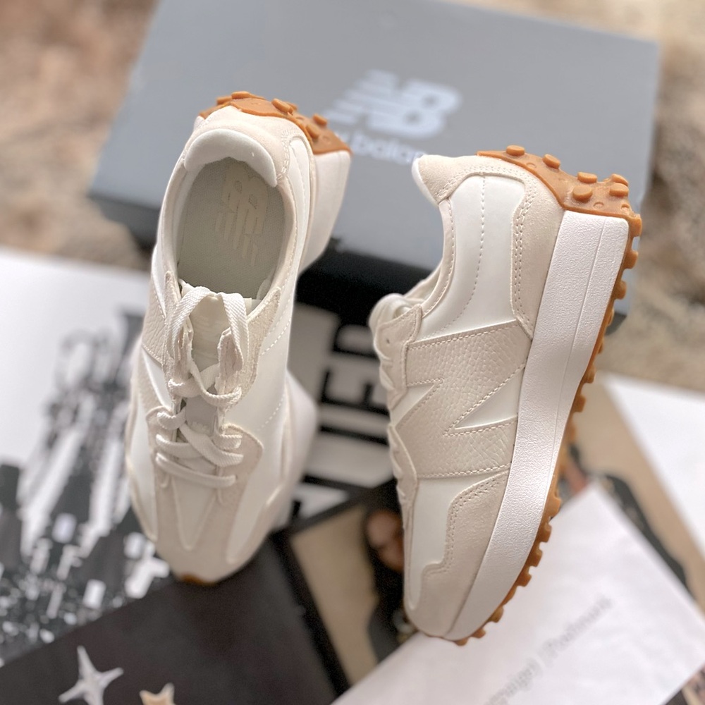 New Balance 327 Sneakers - Picture 10 of 13